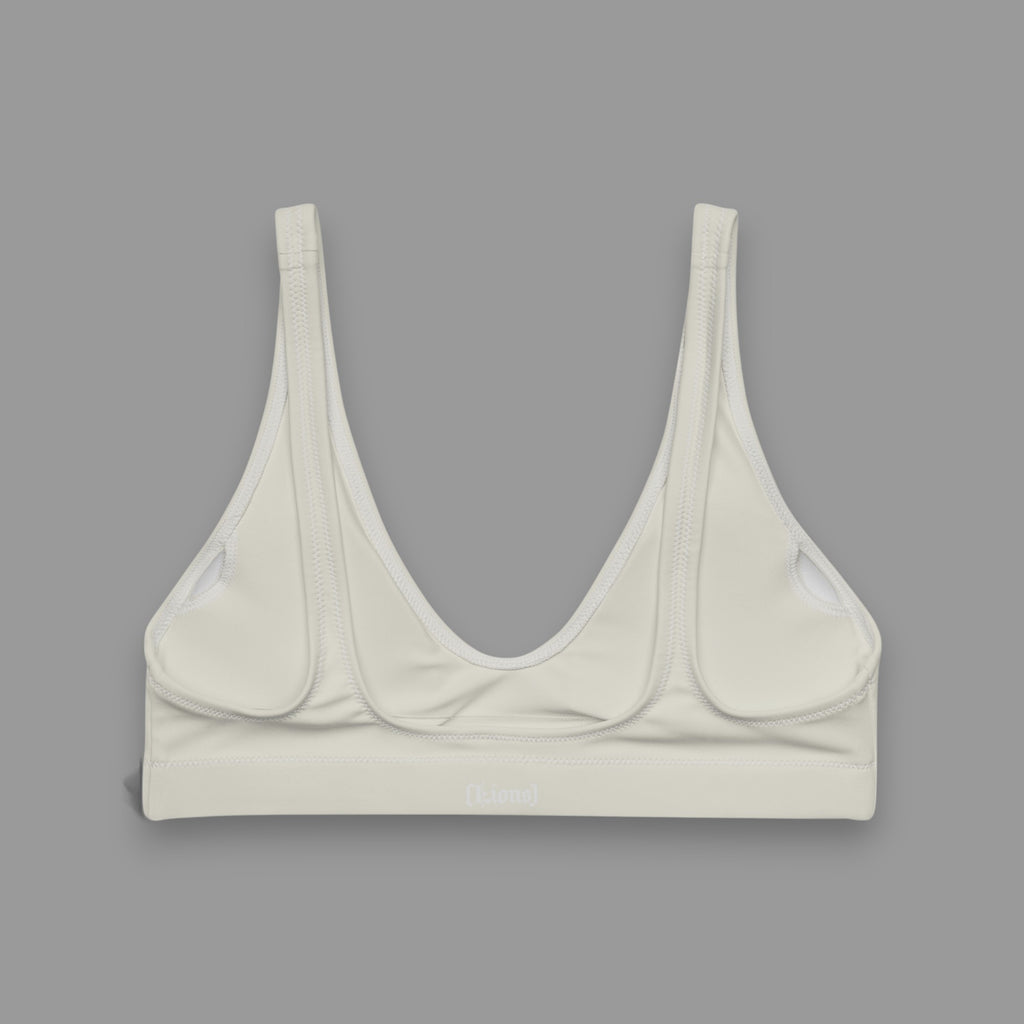 THE LIONESS SEAMLESS SPORTS BRA IN CREAM