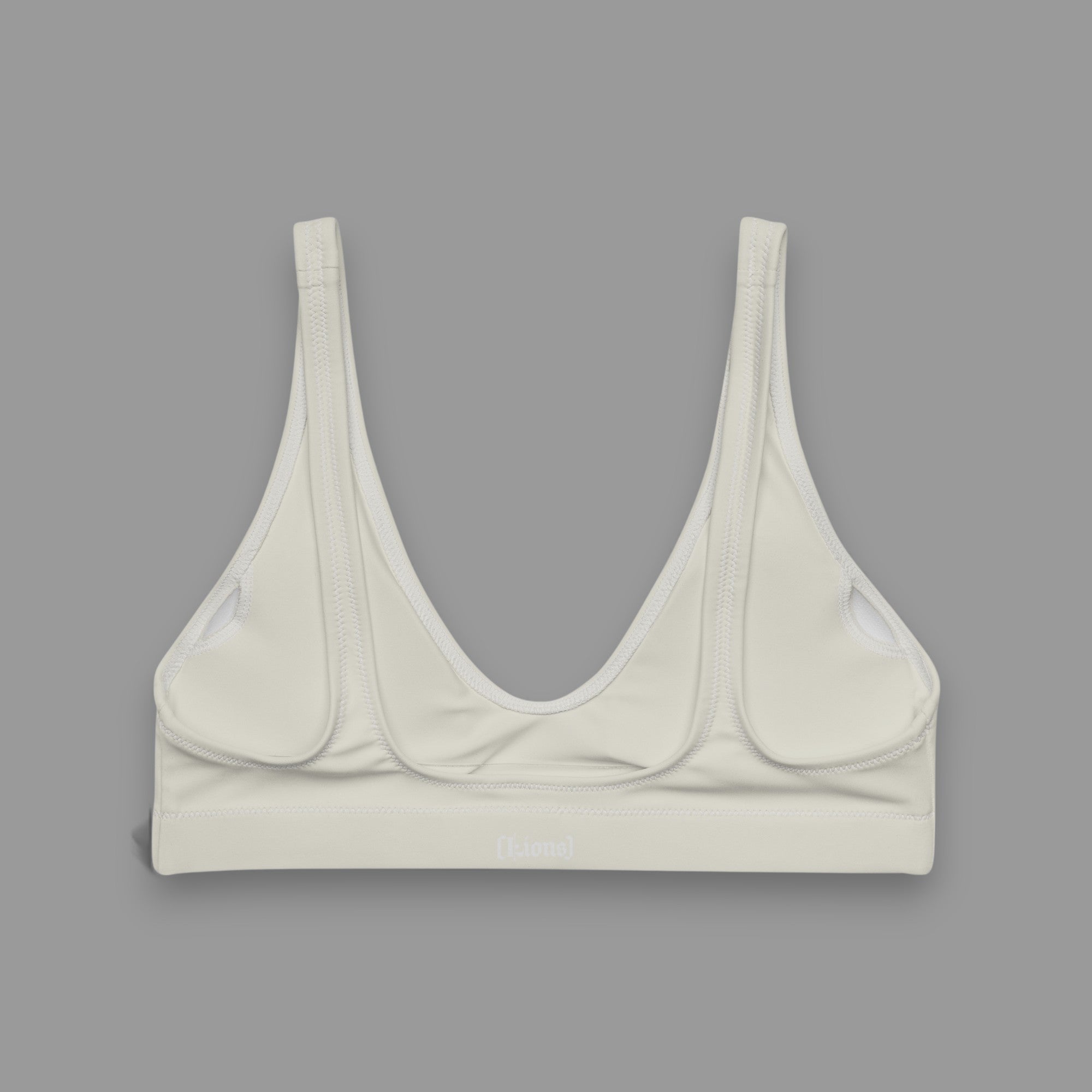 THE LIONESS SEAMLESS SPORTS BRA IN CREAM